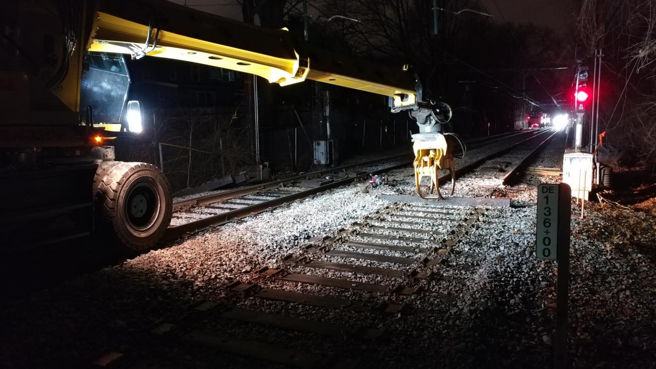 Overnight work to remove rail and ties at Beaconsfield (March 2019)